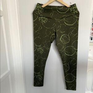 Uniqlo Futura Laboratories Olive Graphic leggings size L